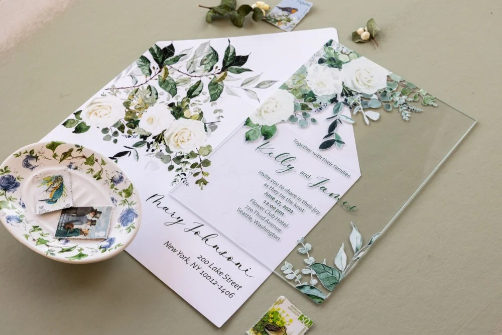 Invitation de Mariage en Acrylique ou Verre avec Eucalyptus et Roses Blanches - GL37