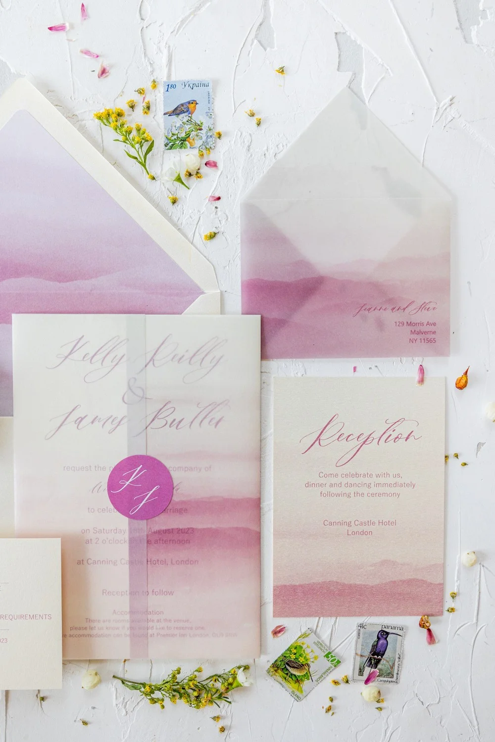 Romantische erröten rosa Hochzeit Einladung mit Pergament wickeln, elegante Aquarell Hochzeit Einladungen
