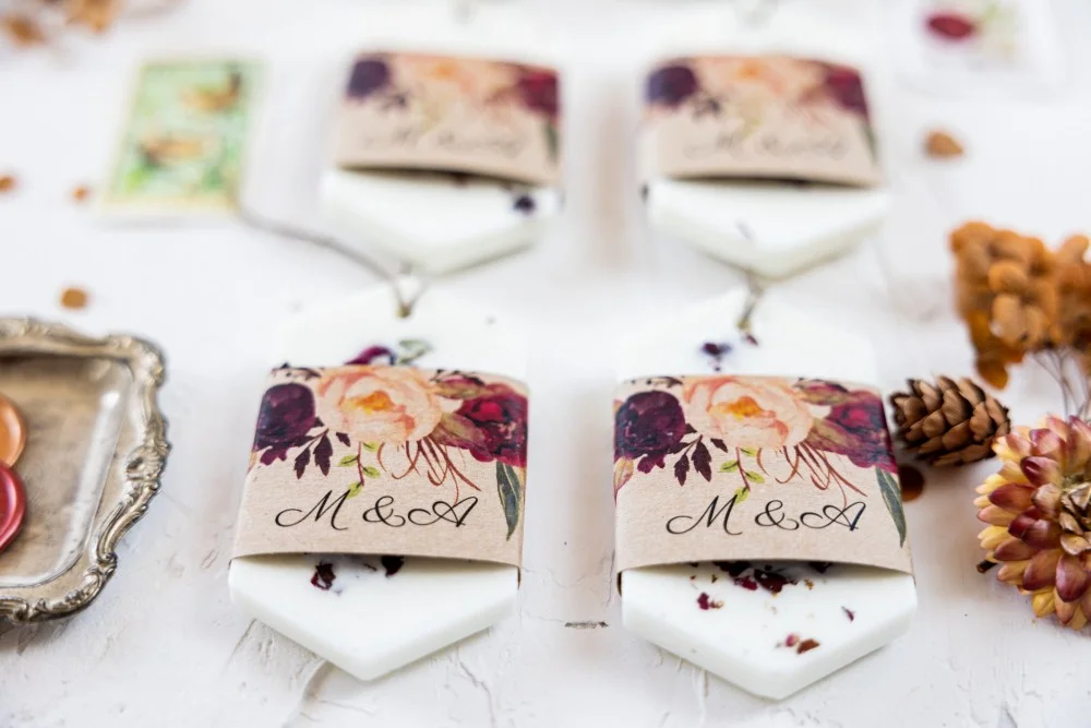 Regalos de cera de soja personalizados y hechos a mano para los invitados de su boda