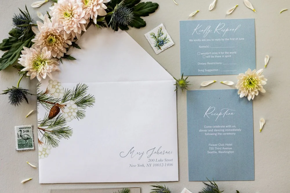 Invitation de mariage bleue, carte d'invitation, cartes de mariage d'hiver en verre ou en acrylique avec cônes