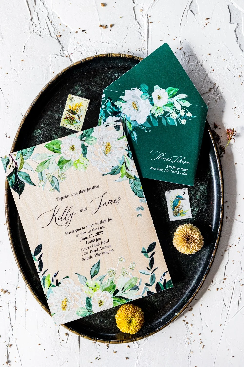 Invitation de Mariage en Bois Rustique avec Fleurs Blanches et Eucalyptus - GL45