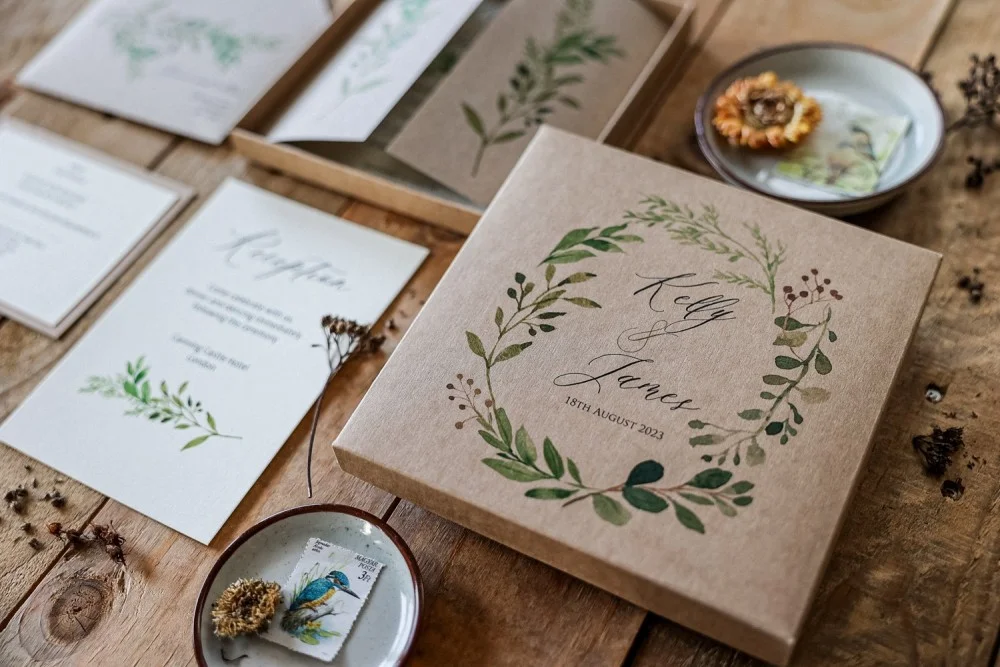 Wedding invitation in a box, Boxed Rustic wedding invitation, boho wedding invitation with greenery wreath