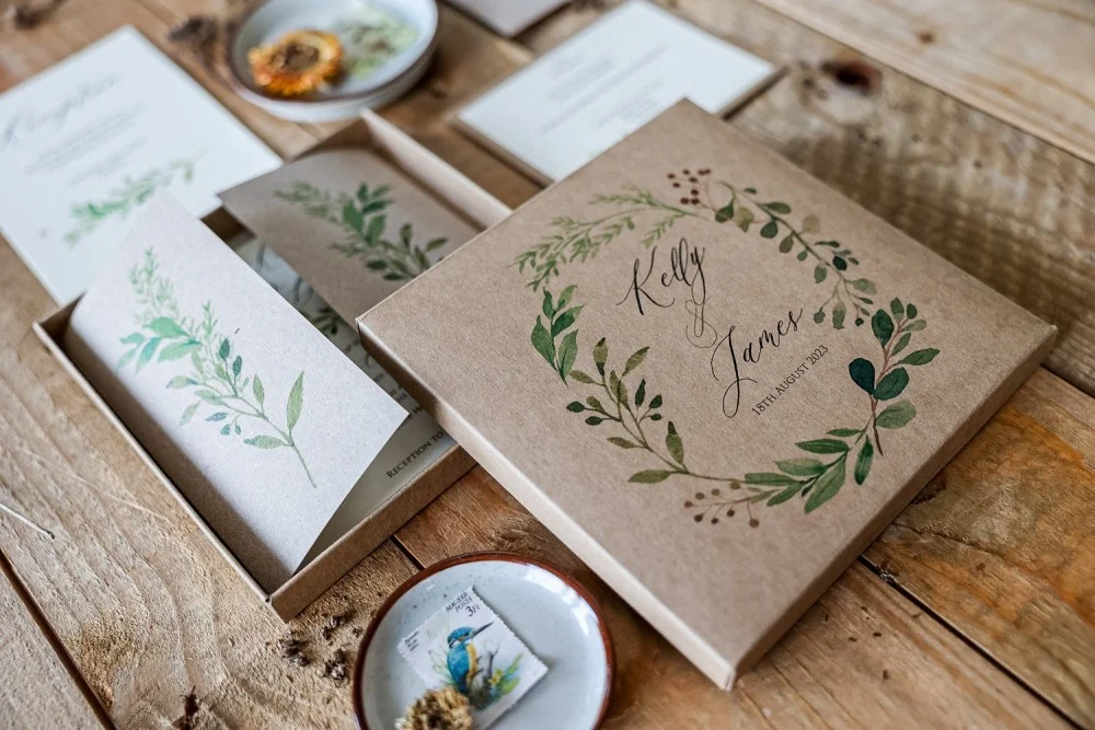 Wedding invitation in a box, Boxed Rustic wedding invitation, boho wedding invitation with greenery wreath