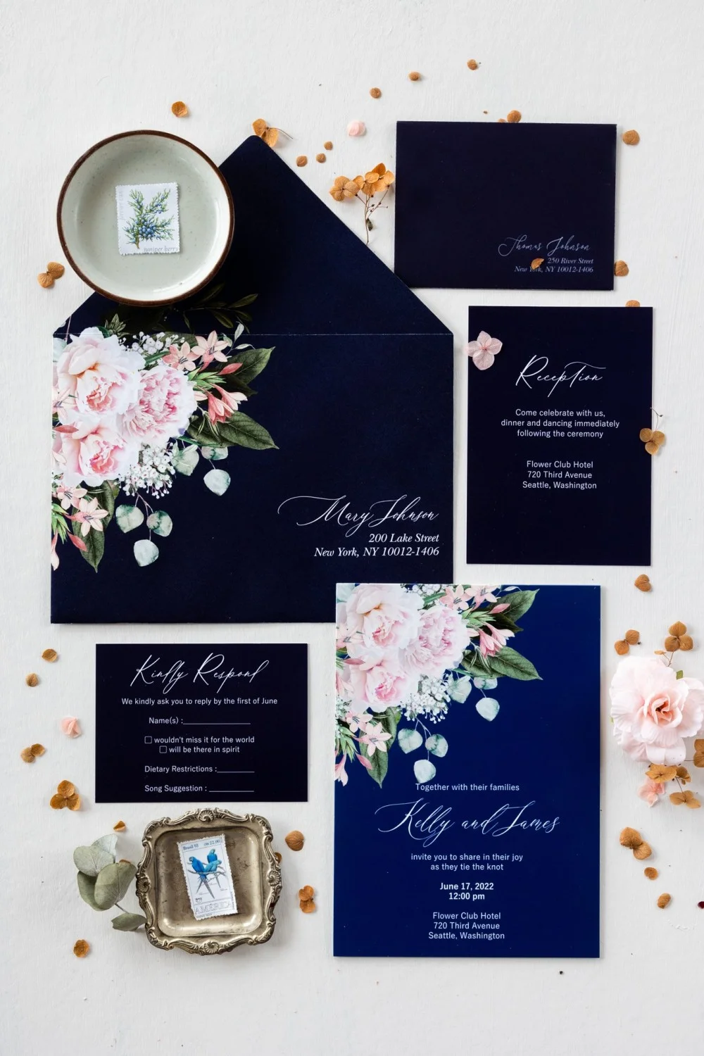 Glas- oder Acryl-Hochzeitseinladungen in Marineblau mit zarten rosa Pfingstrosen - GL22