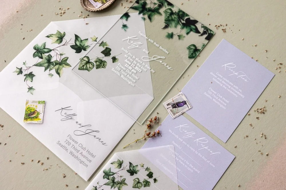 Invitación de boda acrílica botánica con hiedra, Invitación de boda verde transparente plexi o cristal