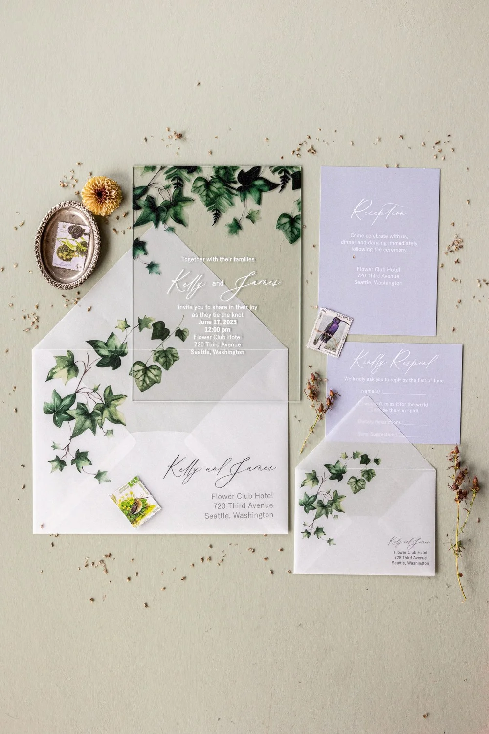 Invitación de boda botánica en acrílico con hiedra y eucalipto, diseño transparente y elegante - GL24