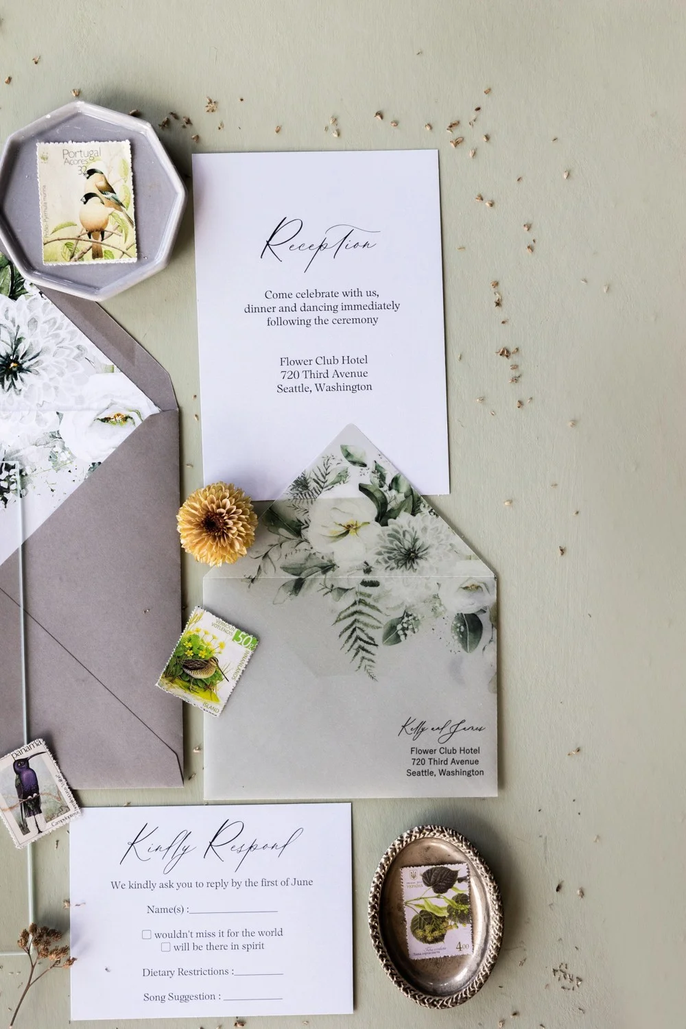 Invitation de mariage acrylique Boho avec fleurs blanches, invitation de mariage vert, invitation de mariage vert transparent