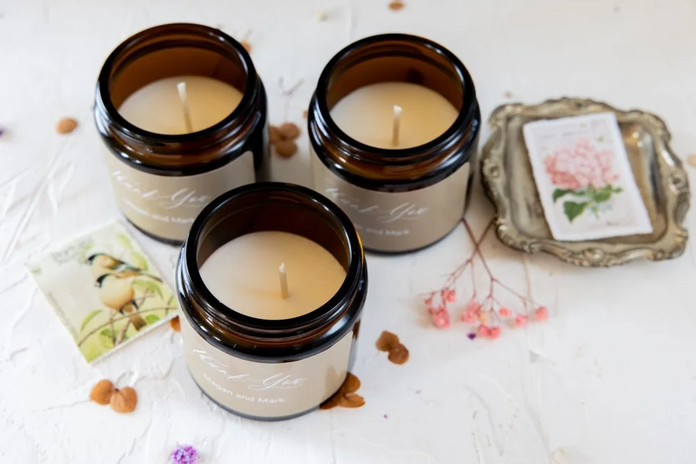 Handcrafted Soy Wax Candles in Elegant Glass Jar: Customizable Fragrance, Delicate Floral Graphics, Model S11