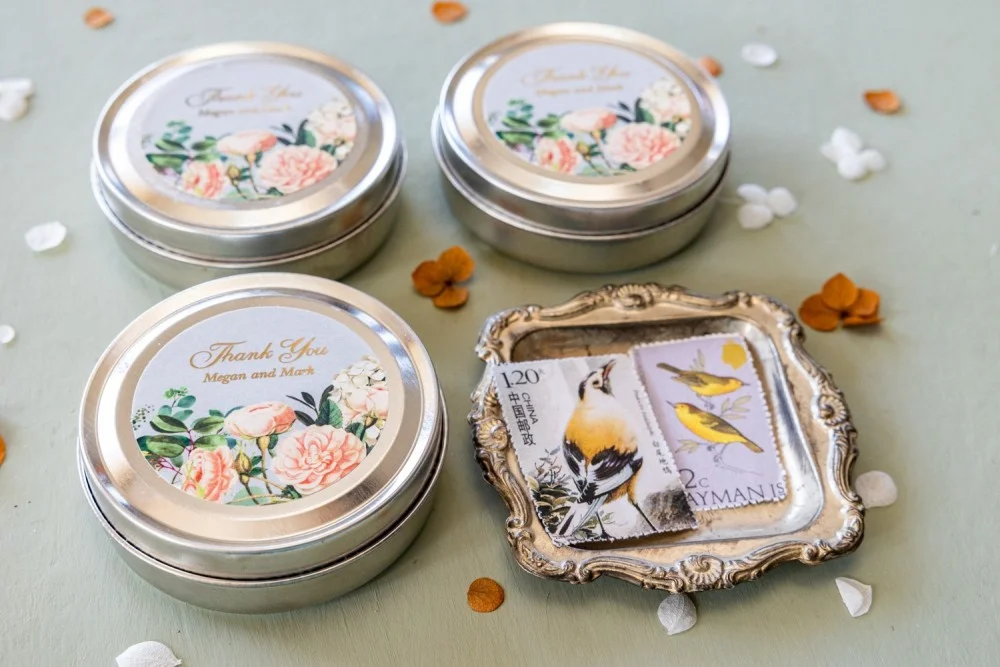 Bougies de cire de soja personnalisées et faites à la main pour les invités de votre mariage, avec texte en or.