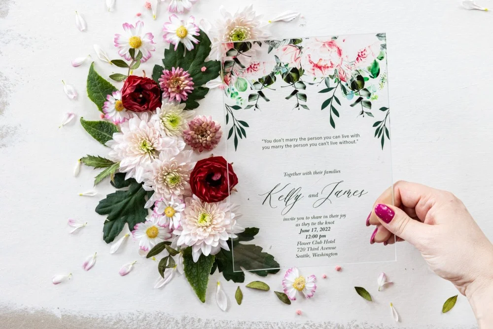 Invitations de mariage rose vif, invitations de mariage en verre ou en acrylique, roses et pivoines roses.
