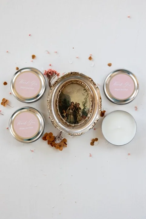 Bougies de cire de soja personnalisées et faites à la main pour vos invités à un mariage, couleur rose vif.