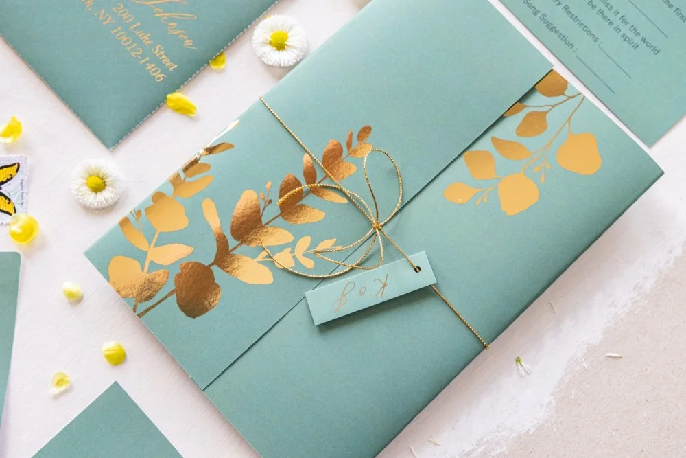 Salbei Grün Hochzeitseinladung, Glas oder Acryl Hochzeitseinladungen, mit Gold Eukalyptus, Gold Foiled Einladung