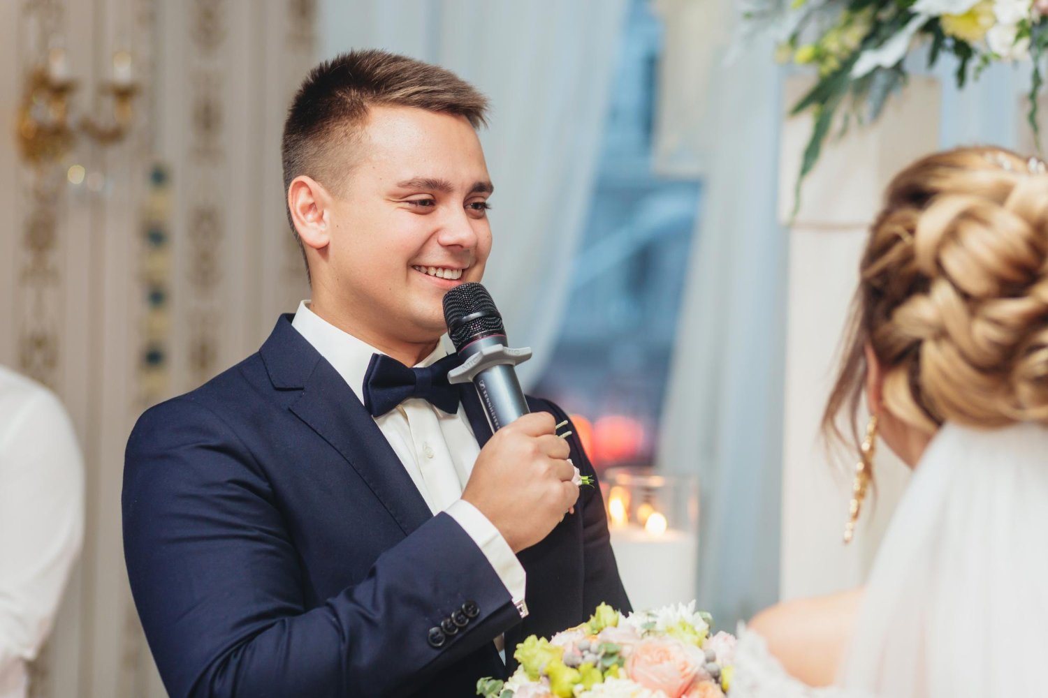 Photo groom holding microphone and talking speech
