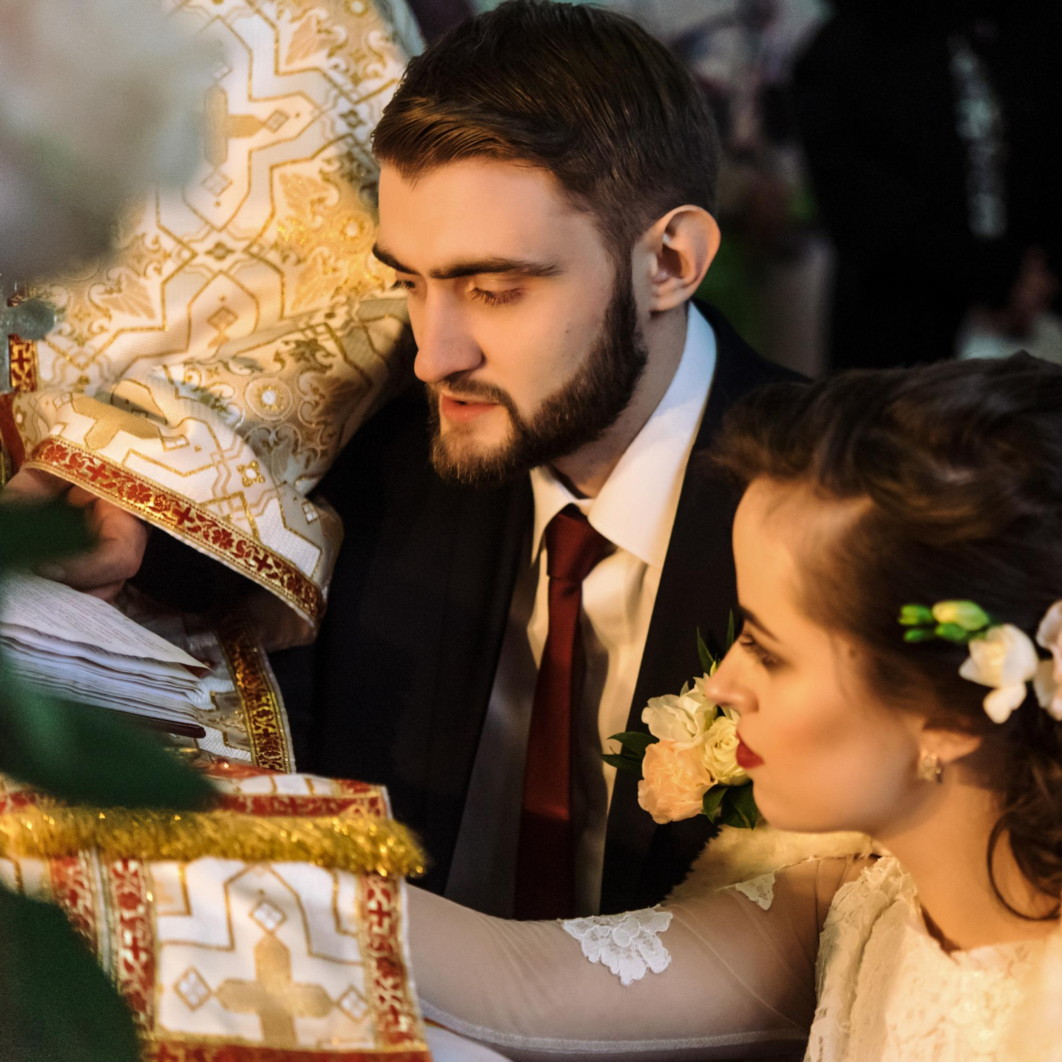 stylish luxury bride and elegant groom making oaths emotional traditional wedding ceremony