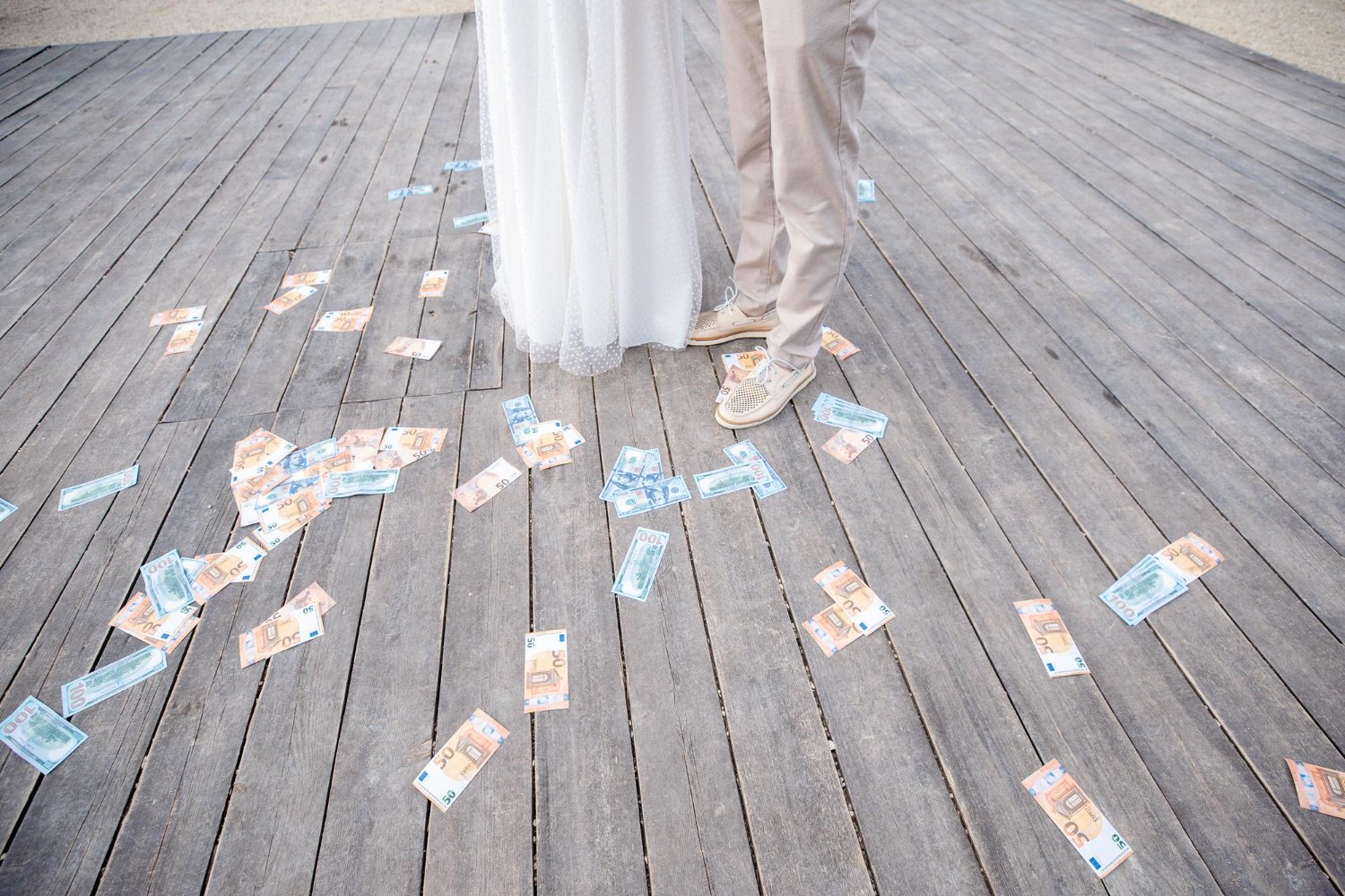 traditional dance of the newlyweds on banknotes