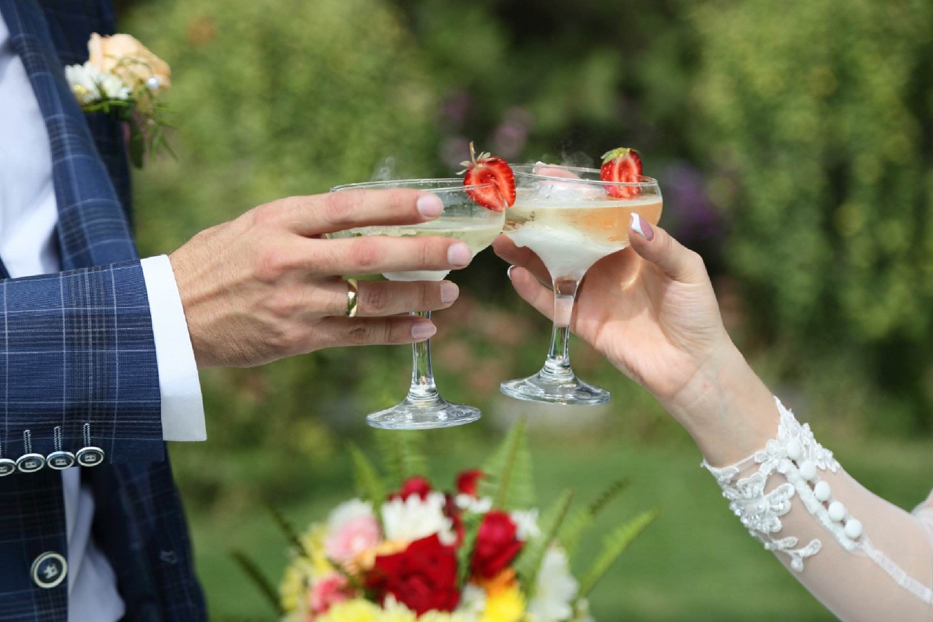 ¿Qué es la hora del cóctel en una boda?