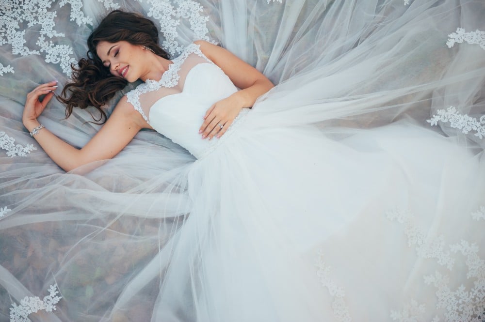 How to bustle a tulle wedding dress ?