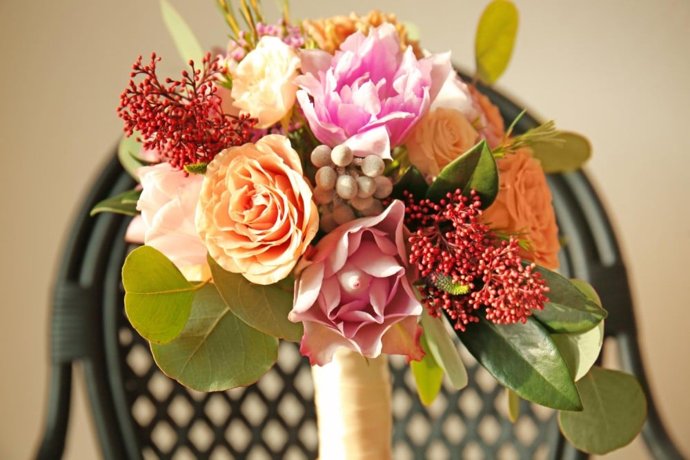 How to make a wedding bouquet with artificial flowers ?