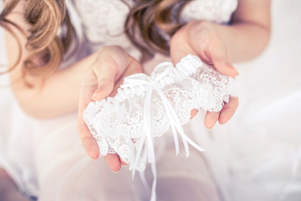 How to make a Wedding garter ?