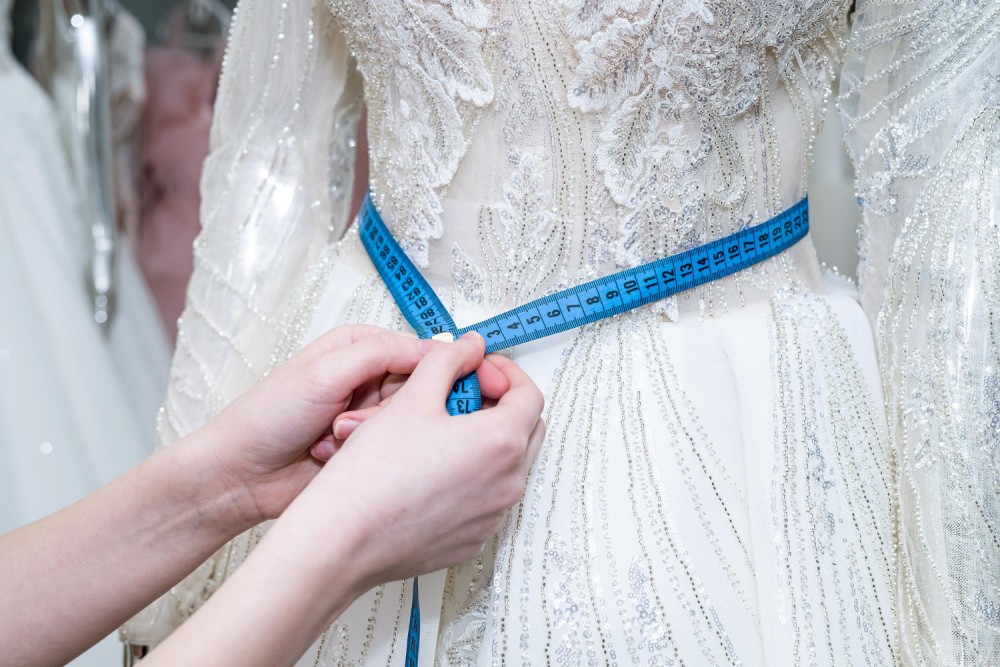 How to measure for a wedding dress ?