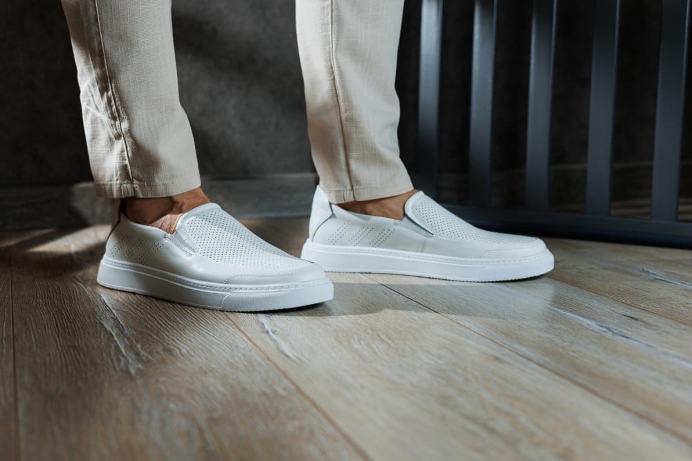 Can you wear white shoes to a wedding ?