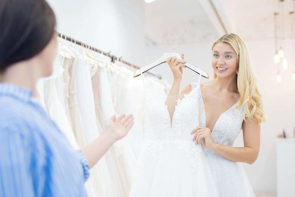What to wear when wedding dress shopping ?