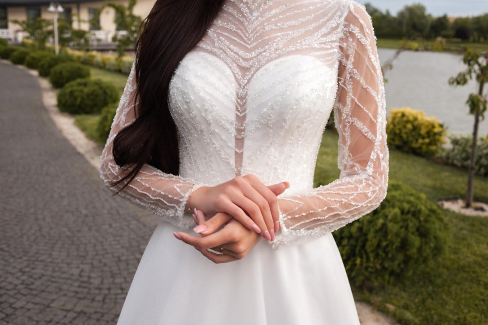 A line wedding dress with slit ?