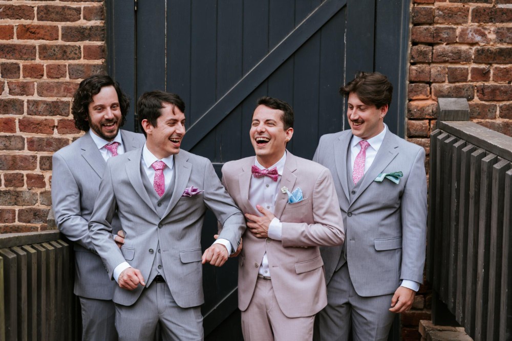 How many groomsmen are in a Wedding ?