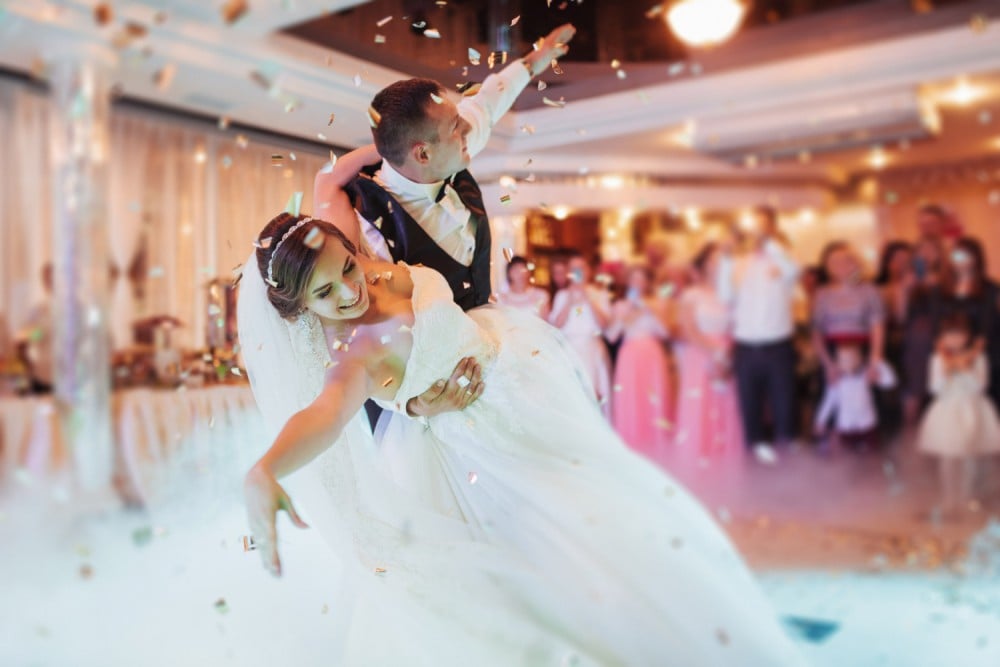 ¿Qué es el baile del dinero en una boda?
