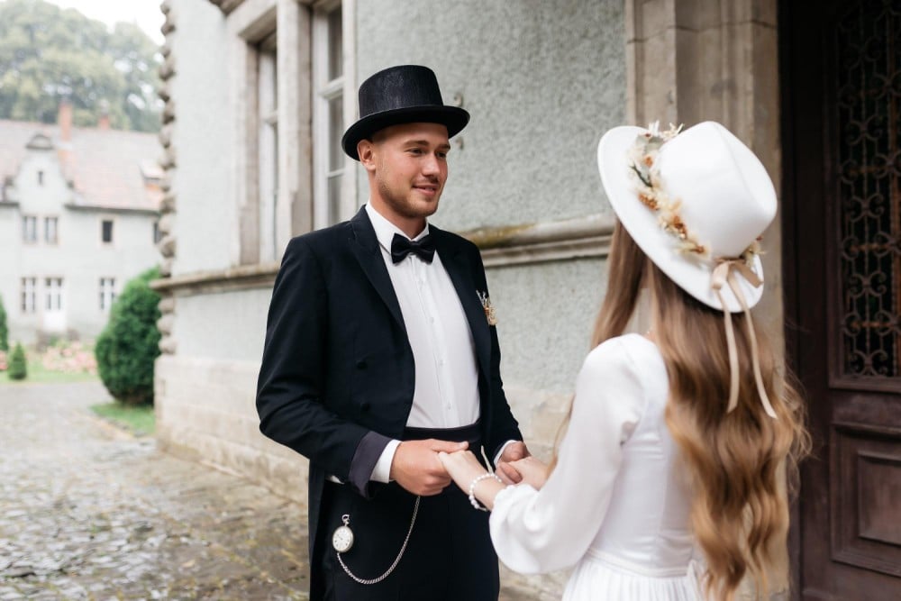 Kann man einen Hut zu einer Hochzeit tragen?