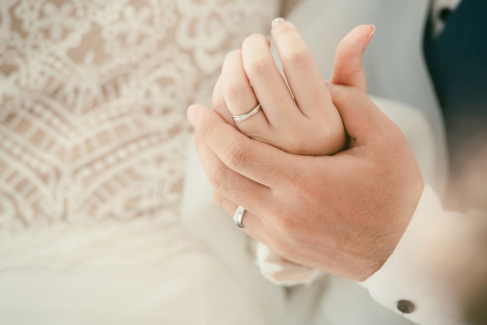 When did men start wearing Wedding Rings ?