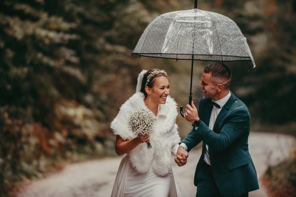 ¿La lluvia en el día de una boda es mala suerte?