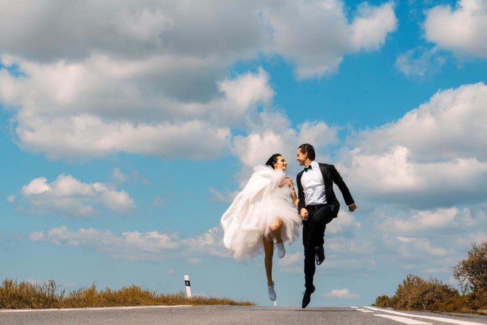 How early should you arrive to a Wedding ?