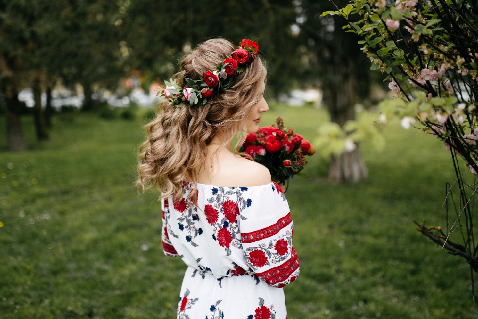 Si possono indossare floreali ad un matrimonio?
